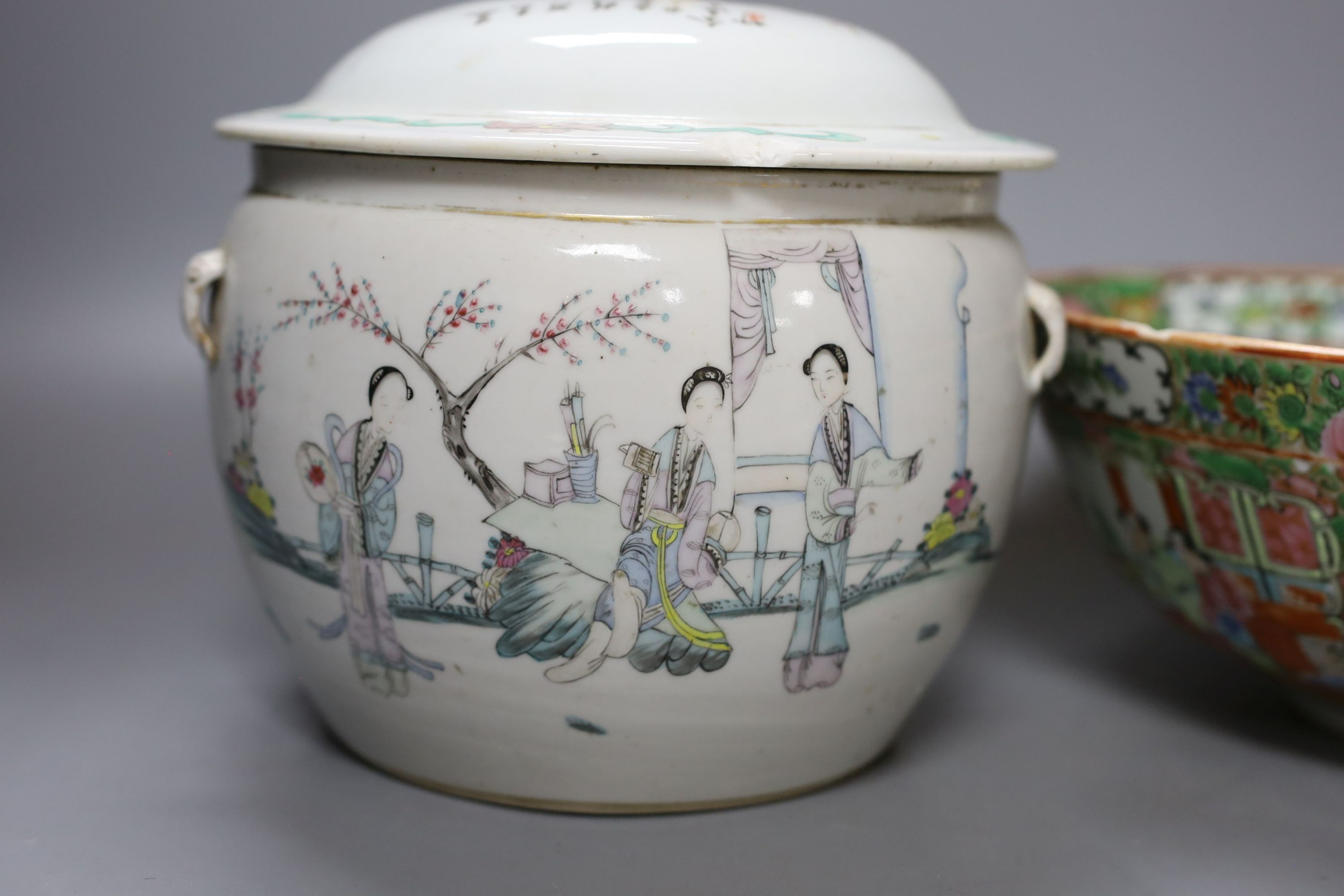 A Chinese Republic period kamcheng and cover, 19cm tall, together with a late 19th century Chinese famille rose bowl (2)